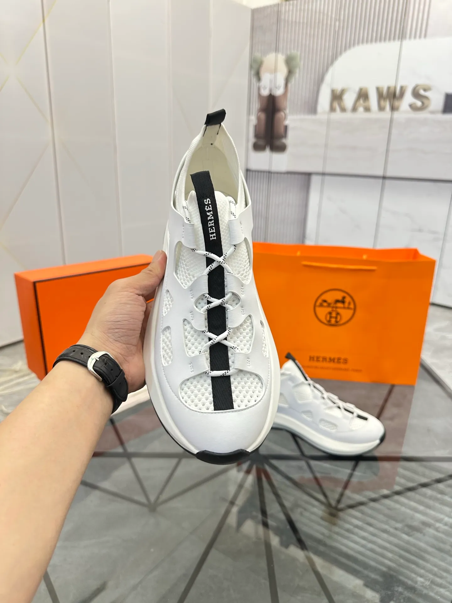 Men's shoes for sale 💰: 💰P660¥ High-end top quality Product trademark: Hermes *"Hermès*" low-top casual shoes Regular size: 38-45 (can be customized to 46) Product materials: upper imported first-layer cowhide stitched with original fabric, original rubber sheet, breathable lining, cowhide foot pads, original outsole. No.: 001